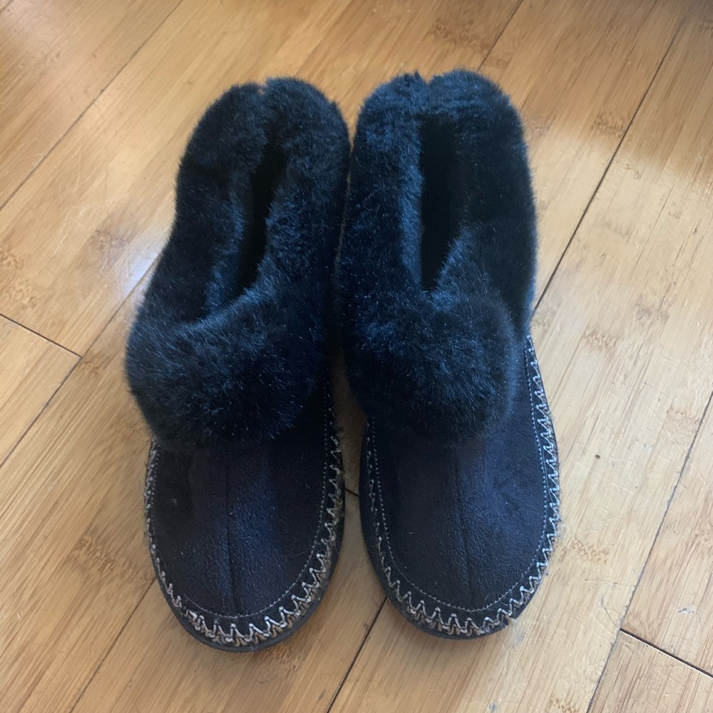 Black slippers